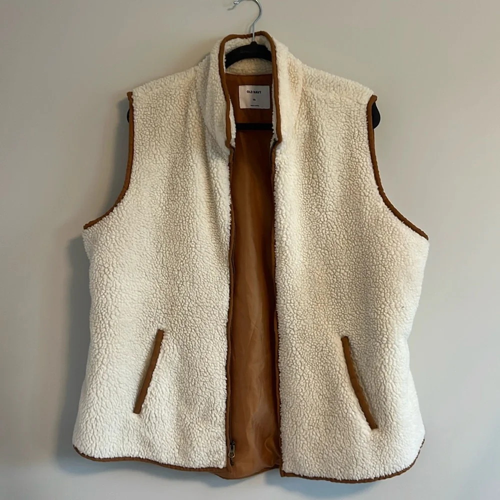 Old Navy Sherpa Vest - Picture 1 of 7